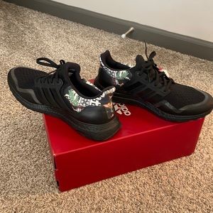 Adidas Ultraboost DNA running shoes mens 9.5 womens 11